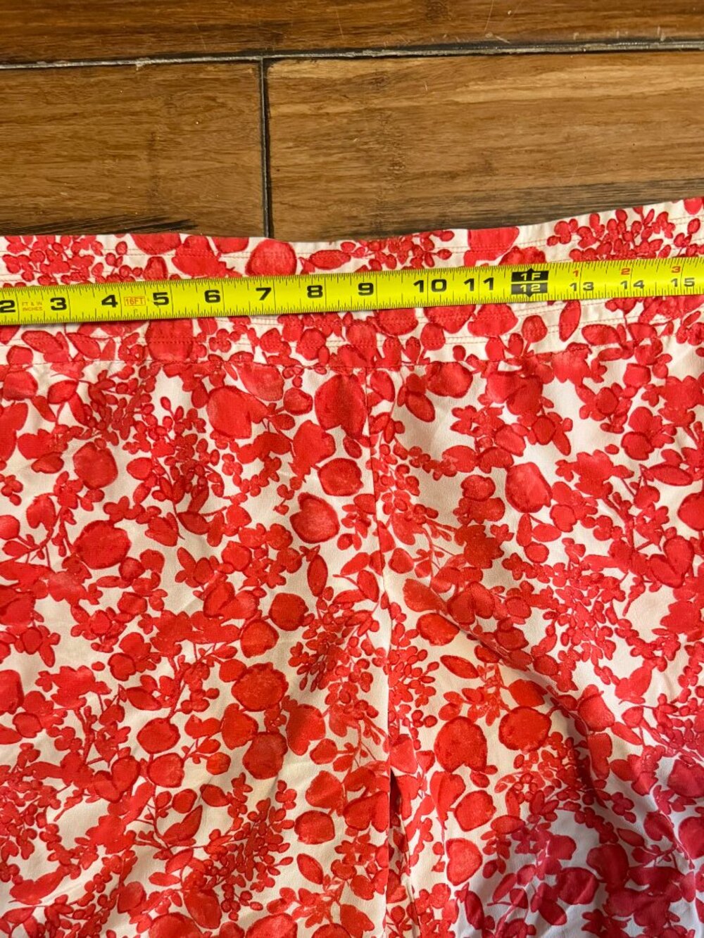 Tory Burch 100% Silk Red White Floral Print Shorts Resortwear Small - Picture 5 of 9